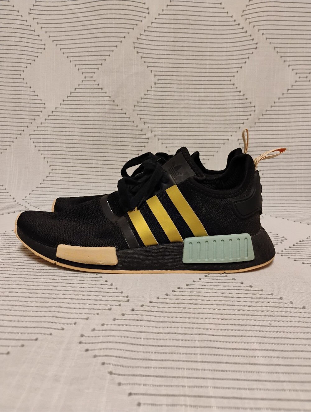 Adidas Women's NMD RI Black Gold Metallic Halo Amber Sneakers Size 8.5 FY3565